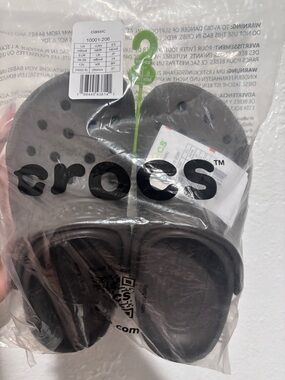 CROCS women size 8